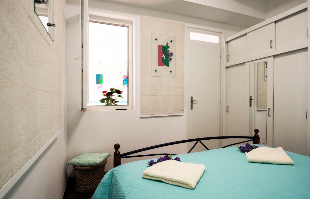 Ibis Your Cosy Oasis With Private Parking And Patio Split Exterior photo