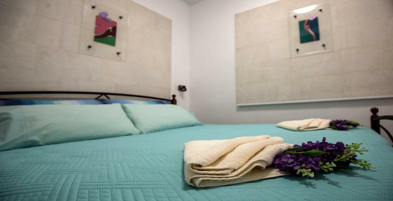 Ibis Your Cosy Oasis With Private Parking And Patio Split Exterior photo