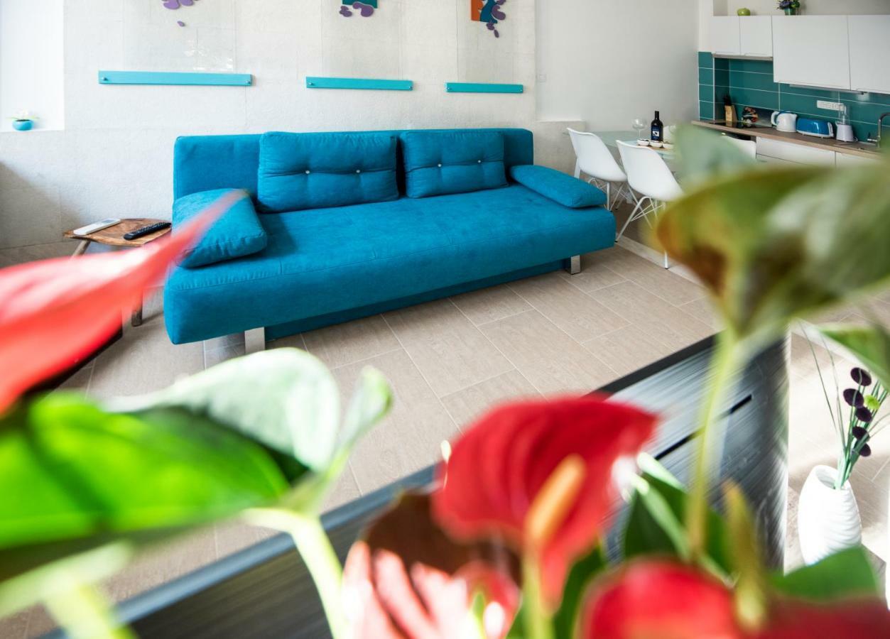 Ibis Your Cosy Oasis With Private Parking And Patio Split Exterior photo