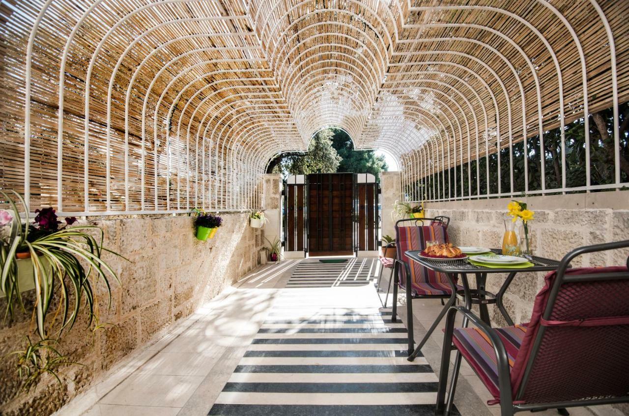 Ibis Your Cosy Oasis With Private Parking And Patio Split Exterior photo