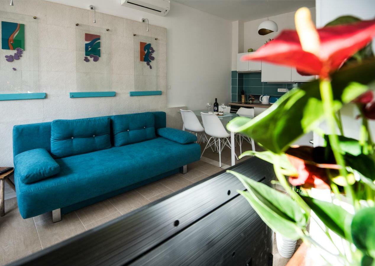 Ibis Your Cosy Oasis With Private Parking And Patio Split Exterior photo