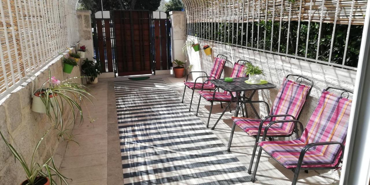 Ibis Your Cosy Oasis With Private Parking And Patio Split Exterior photo
