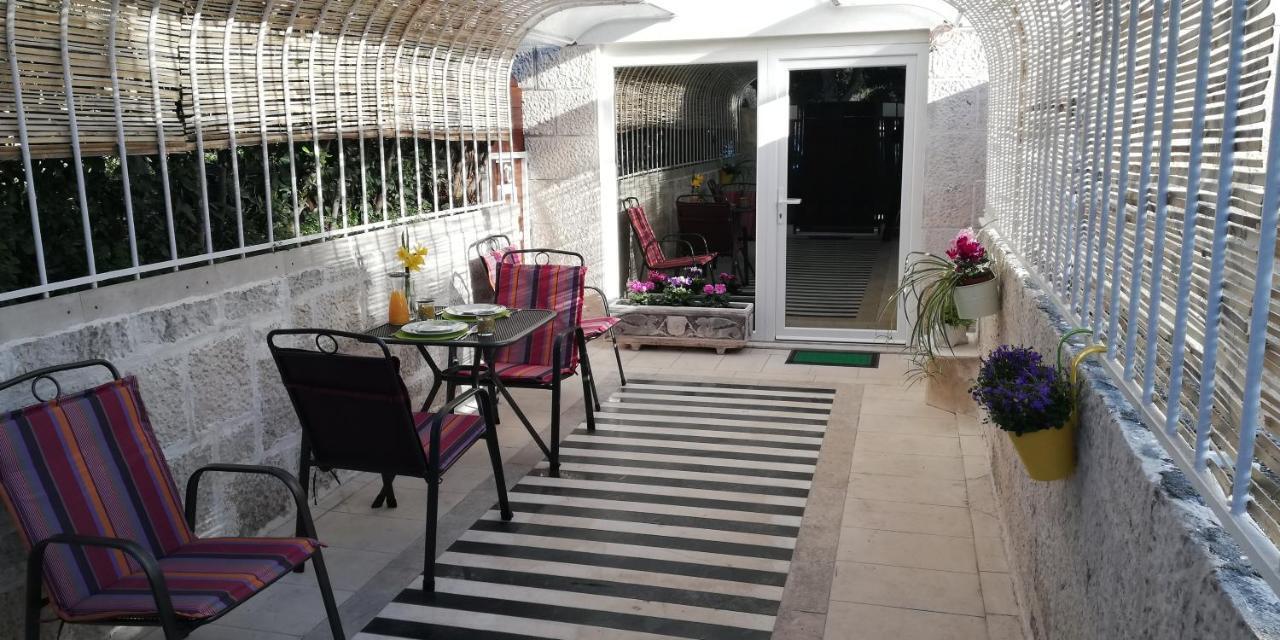 Ibis Your Cosy Oasis With Private Parking And Patio Split Exterior photo